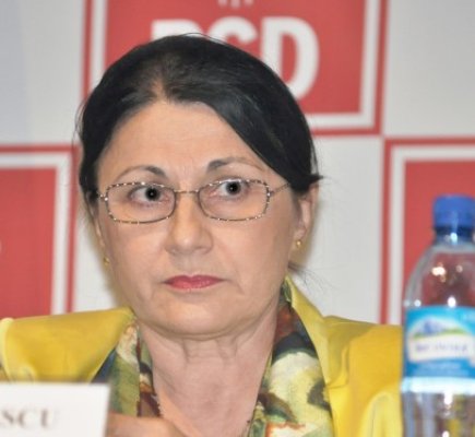 Elevii constănţeni, felicitaţi de Ecaterina Andronescu